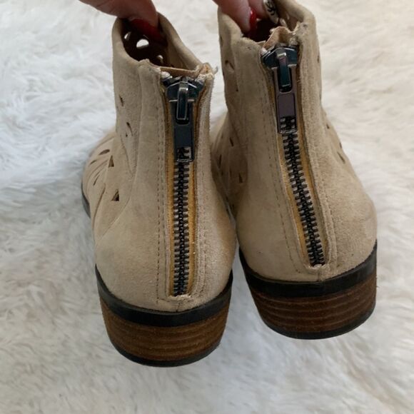 Array Portland Suede Leather Laser Cutout Ankle Boots Booties Sand Tan Sz 7 - Picture 7 of 10